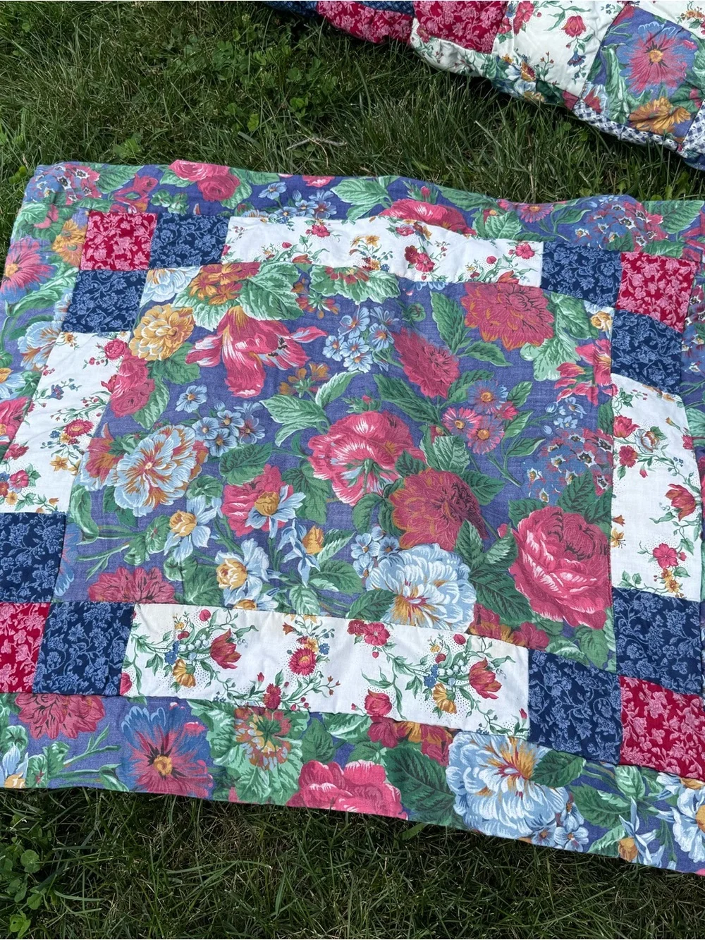 Full size Puff Handmade Floral Patchwork Quilt in Blue, Pink and white + 2 shams